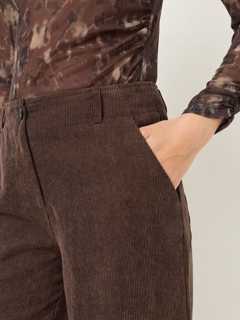 Broek, Mol&eacute;, hi-res