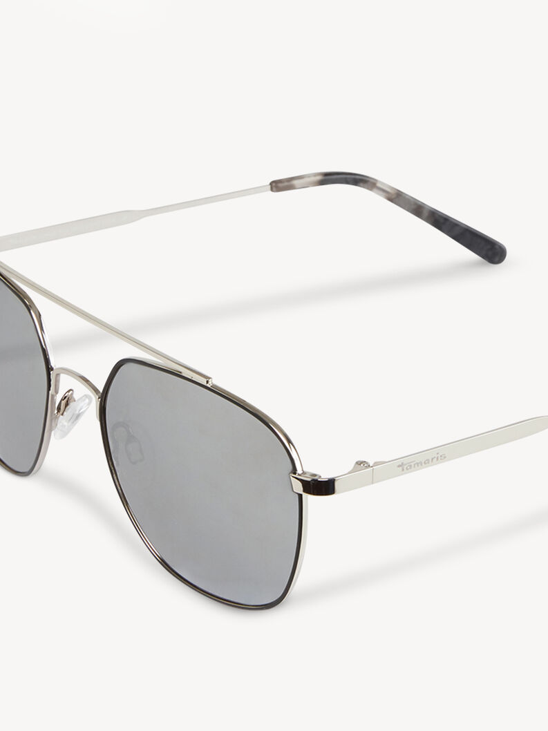 Nahaufnahme silberner Sonnenbrille mit grauen Gl&auml;sern und feinem Gestell