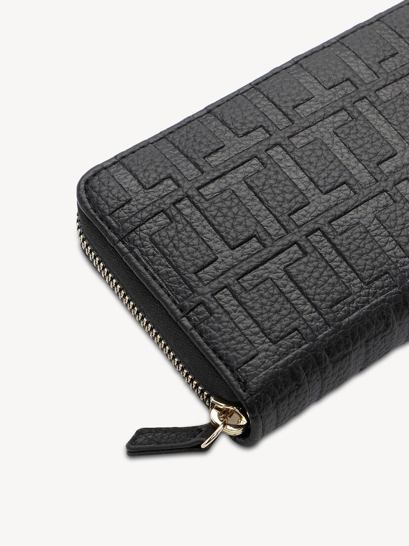 Detail van ritssluiting en textuur van zwarte leren portemonnee met reli&euml;f