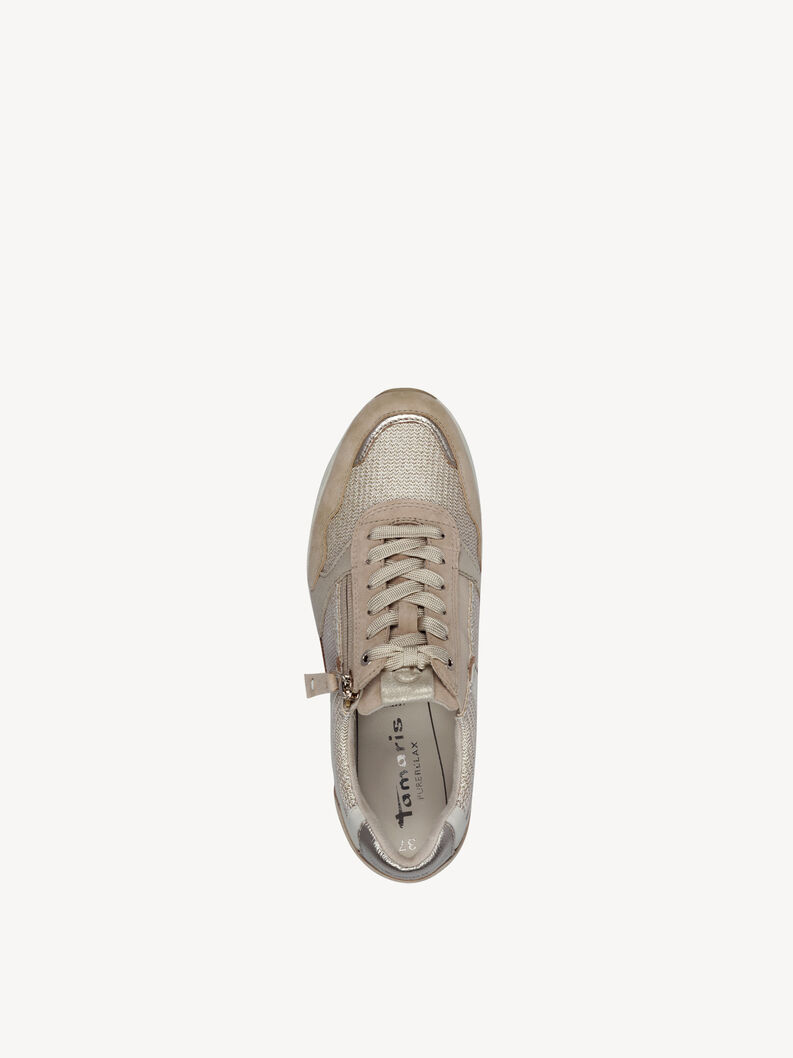 Draufsicht auf beigen Sportschuh aus Wildleder und Textilmaterial