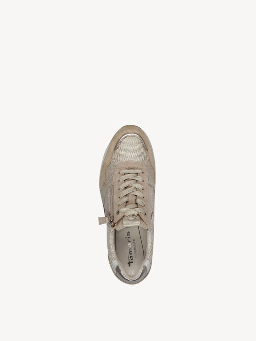 Draufsicht auf beigen Sportschuh aus Wildleder und Textilmaterial