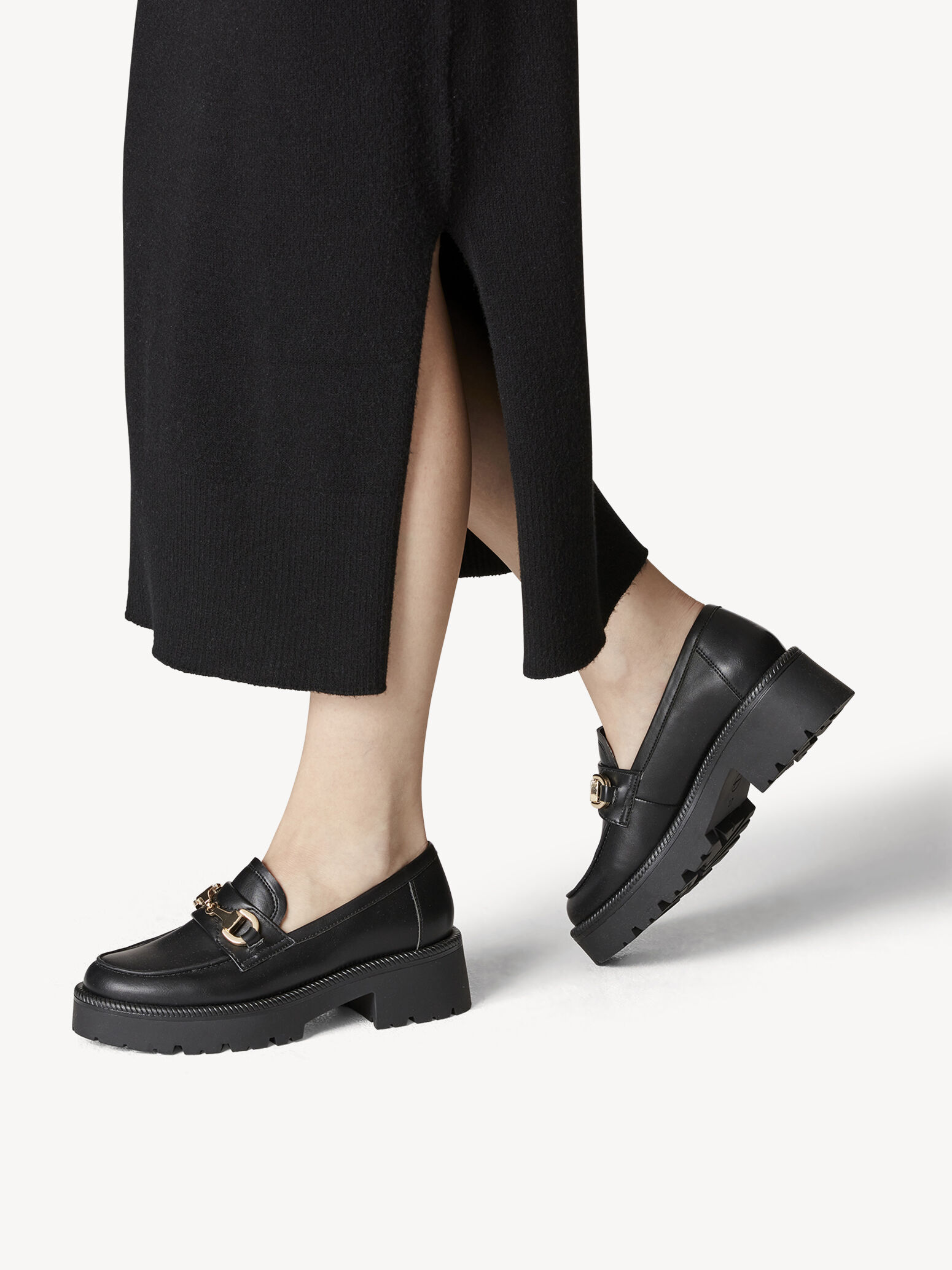 Schoenen Lage schoenen Instappers Tom Tailor Instappers zwart gedrukte letters casual uitstraling 
