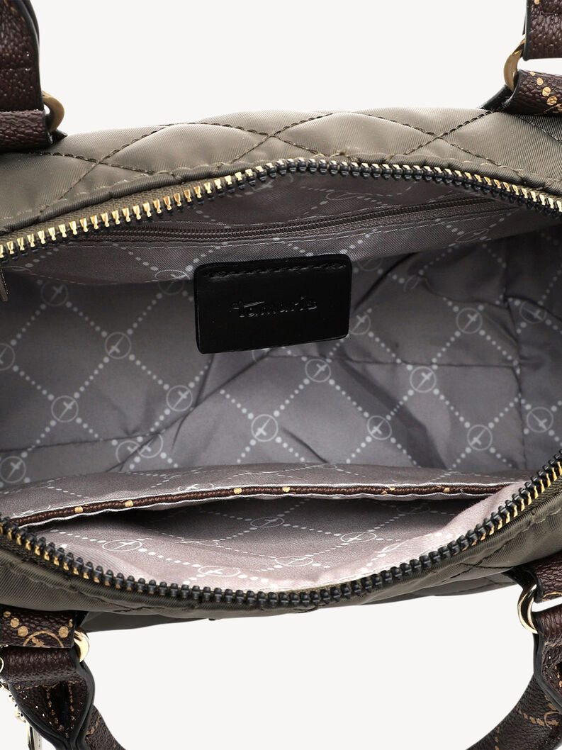 Szczeg&oacute;ł otwartego wnętrza pikowanej oliwkowej torebki z wewnętrznymi kieszeniami