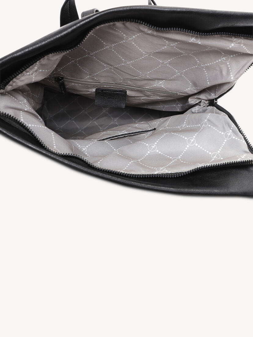 Binnenkant van zwarte leren rugzak met grijze patroonvoering en zak