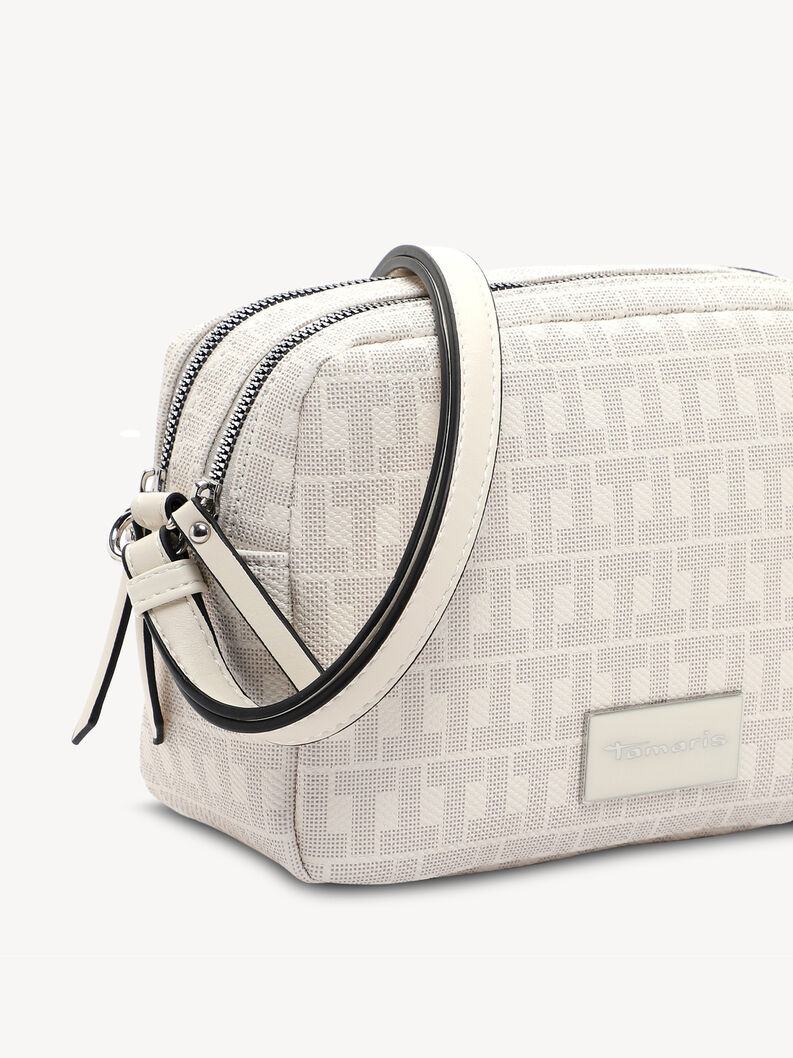 Zbliżenie kremowego paska ze sk&oacute;ry ekologicznej i torebki z monogramem