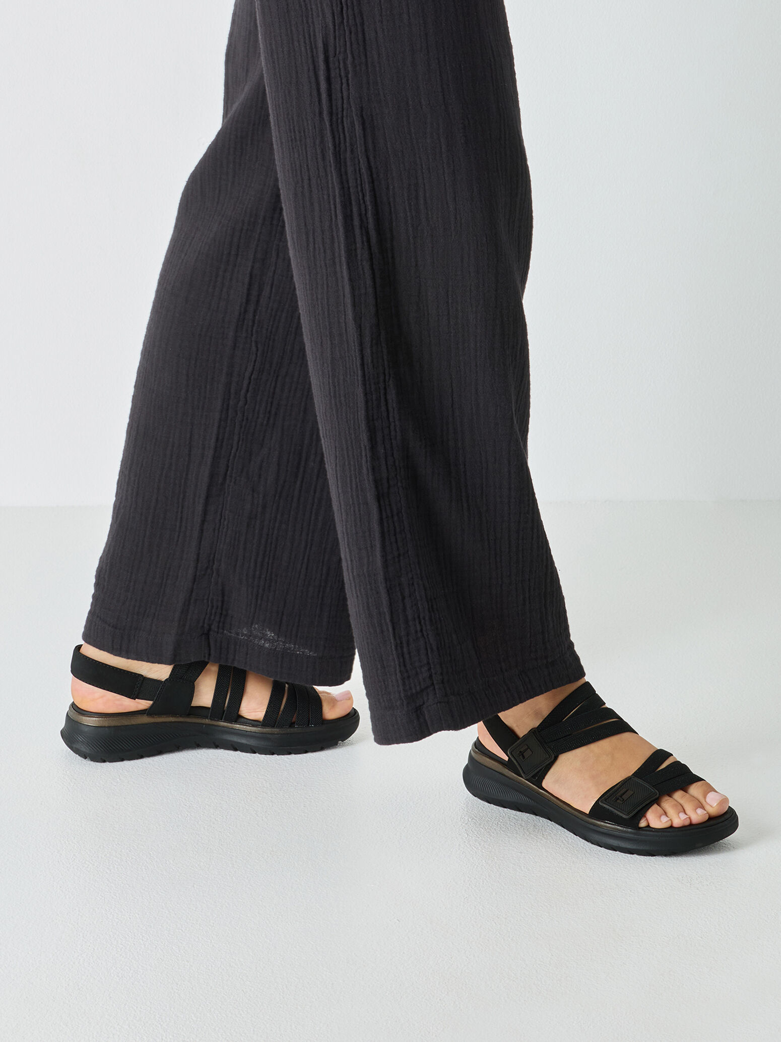Sandal - black 8-88734-46-001: Buy Tamaris Sandals online!