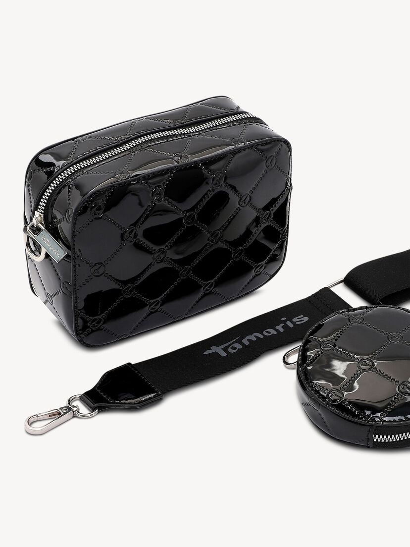 Glanzende zwarte tas met reli&euml;flogo en brede Tamaris draagriem