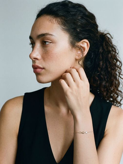 Bracelets, or, hi-res