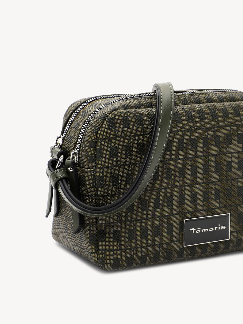 D&eacute;tail de la sangle et du mat&eacute;riau du sac vert Tamaris avec monogramme