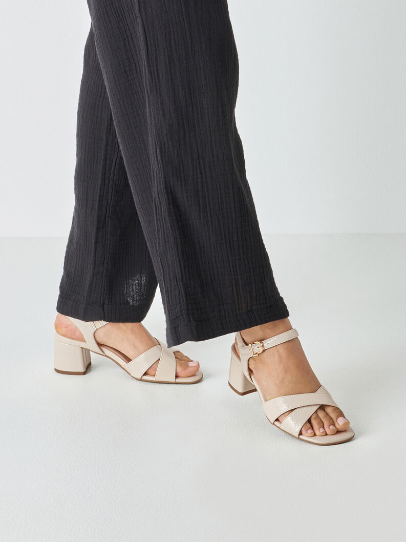 Heeled sandal - beige, IVORY PATENT, hi-res