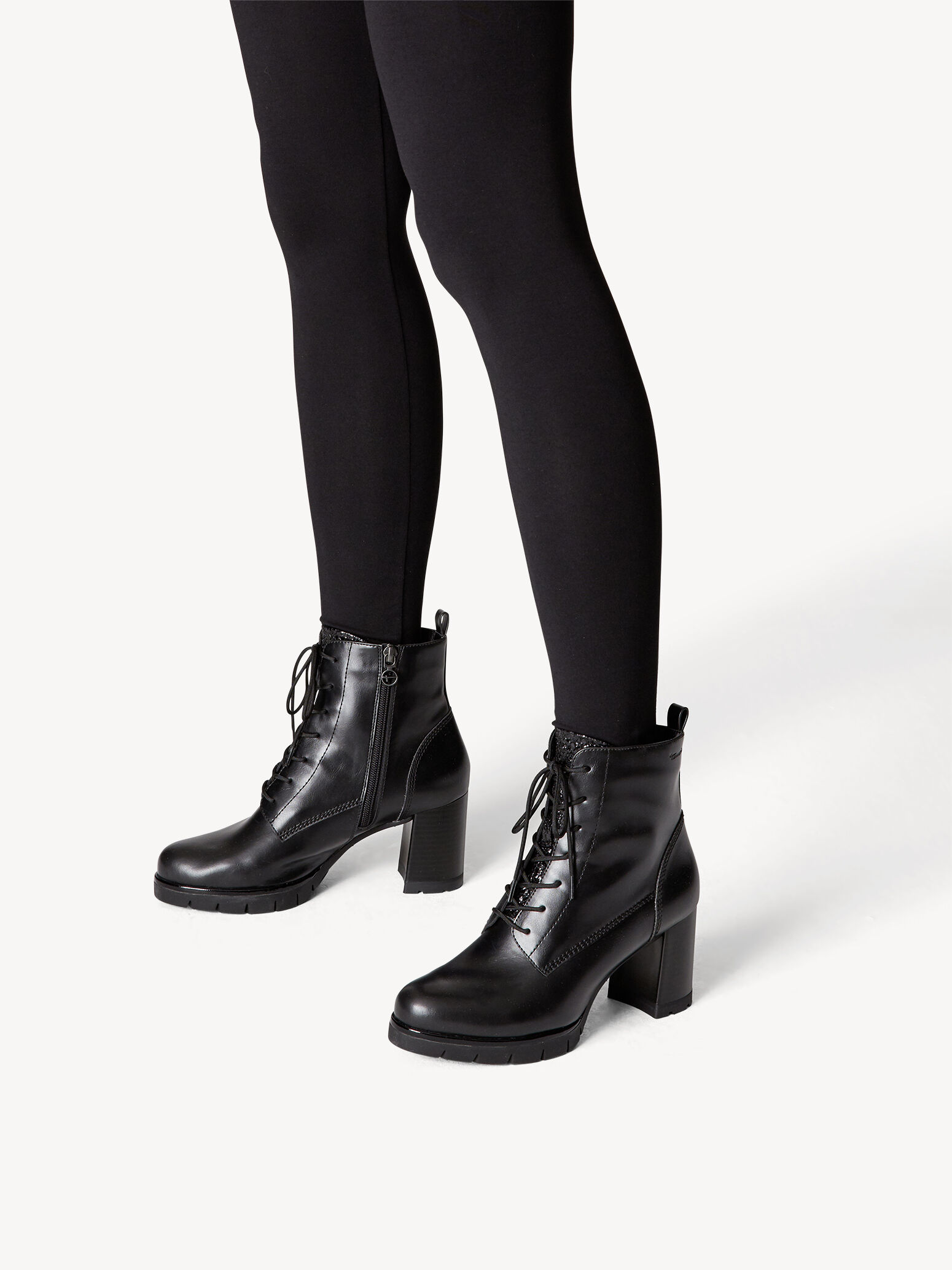 Half laarsje 1-1-25231-27: Tamaris Halve laarsjes online kopen!