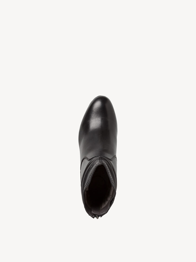 Bovenaanzicht van zwarte leren enkellaarzen met een glad en eenvoudig ontwerp