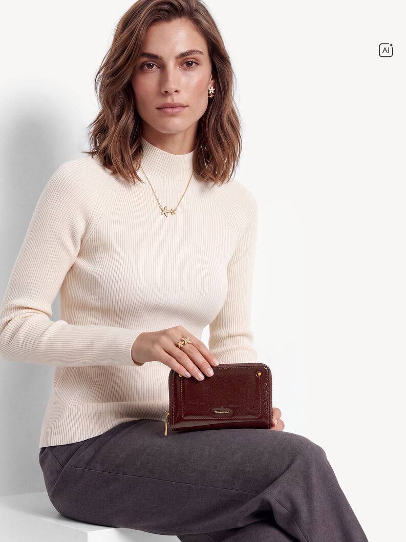 Wallet, wine, hi-res