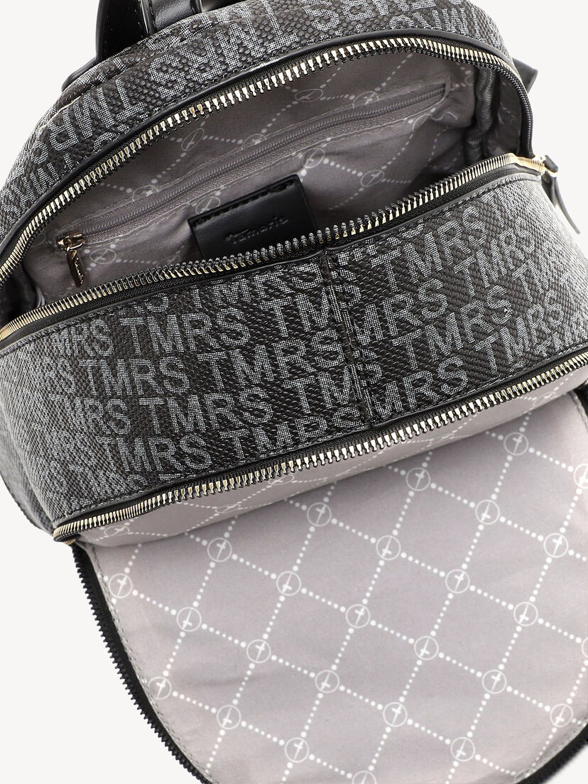 Close-up van open zwarte rugzak met patroon en lichtgrijze voering