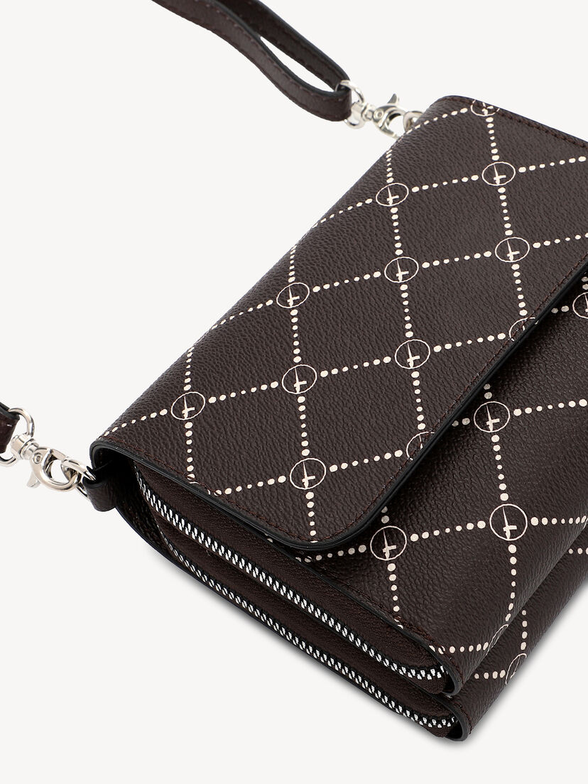 Close-up van riem en rits op bruine crossbody tas met wit patroon