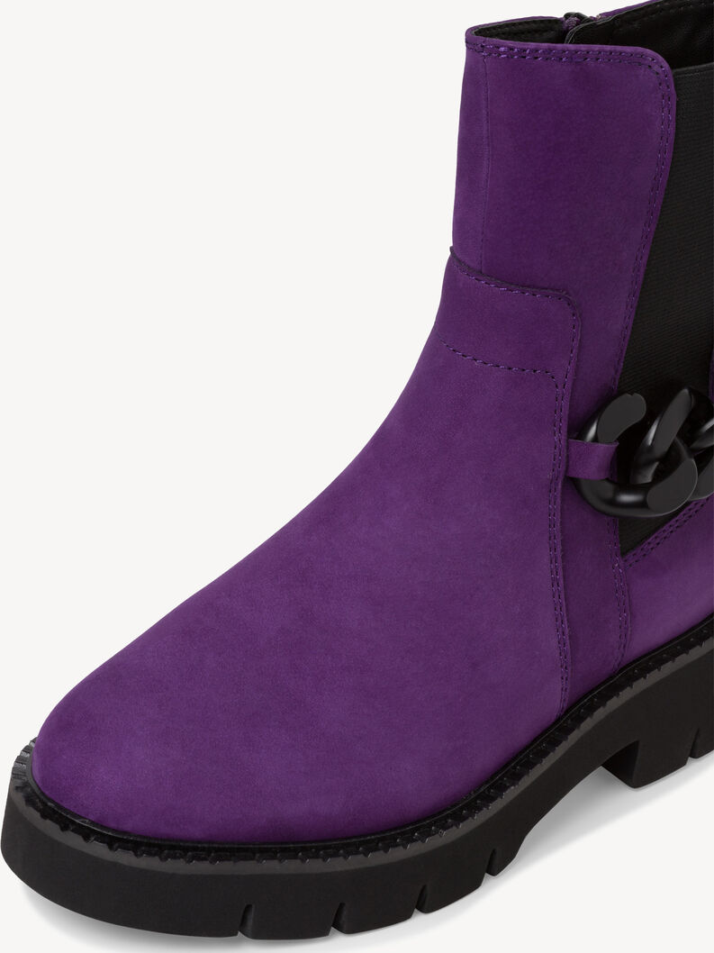 Detailansicht lila Nubukleder-Stiefeletten mit schwarzer Zierspange