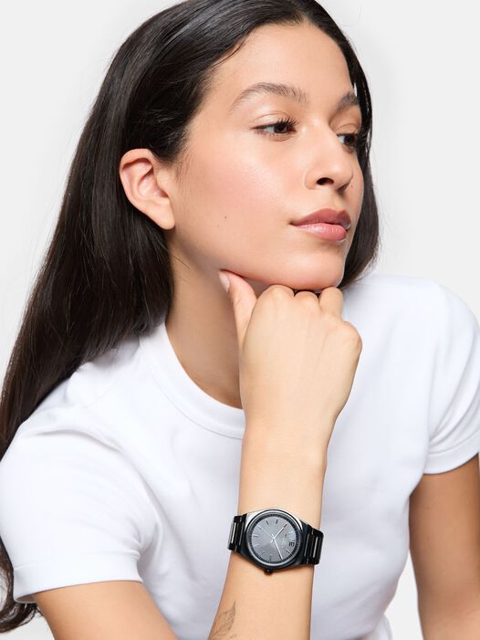 Horloge, schwarz schwarz, hi-res