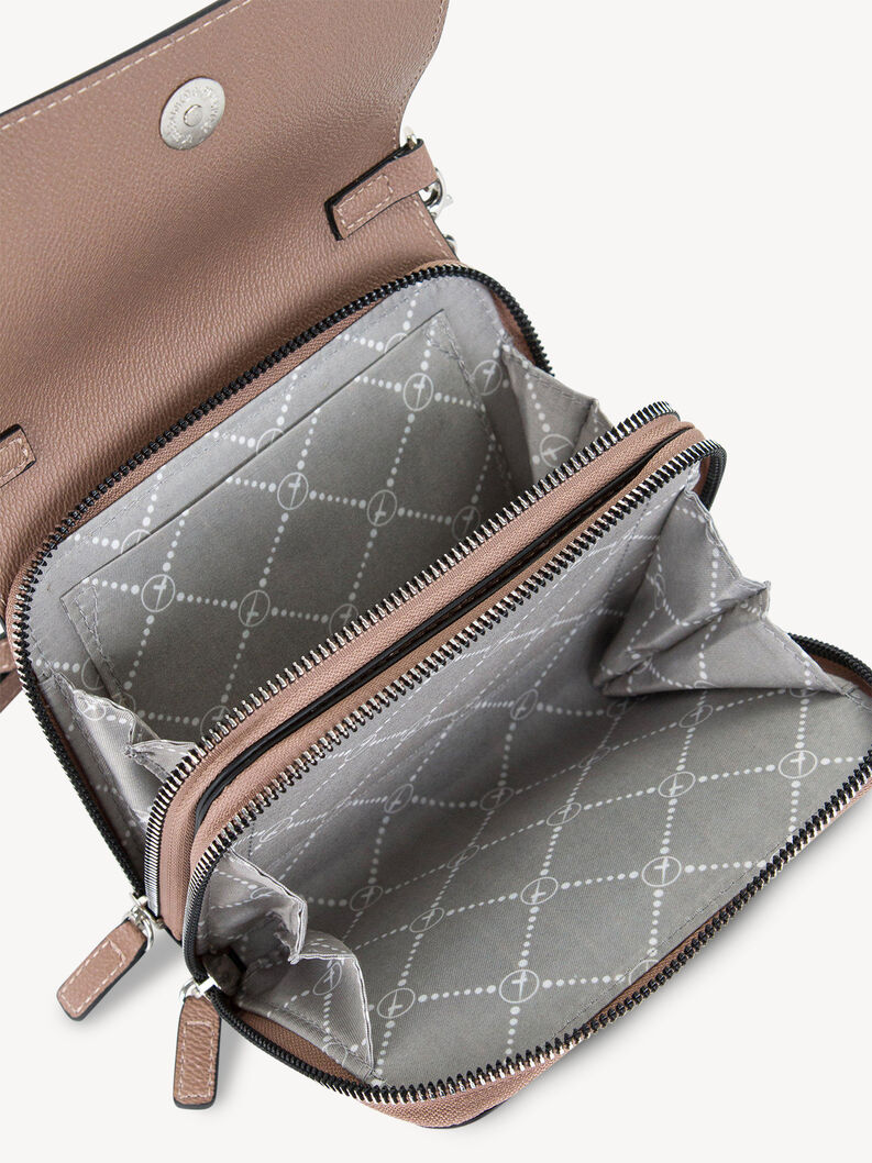 Interno borsa in pelle rosa con pi&ugrave; scomparti e cerniere