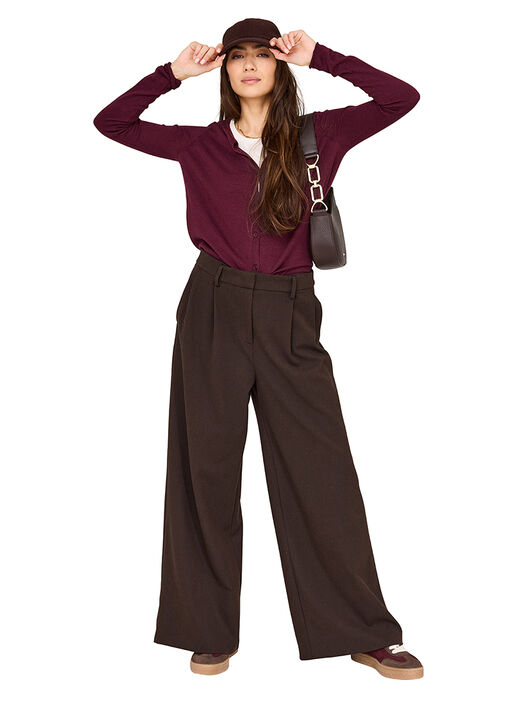 Moderne zachtheid in bordeaux, , hi-res