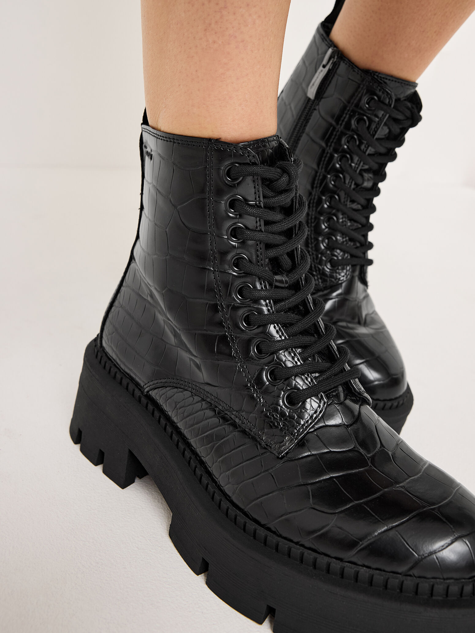 Tamaris Damen Chelsea-Stiefel Aus Echtem Leder – Mit Blockabsatz & Modernem Design