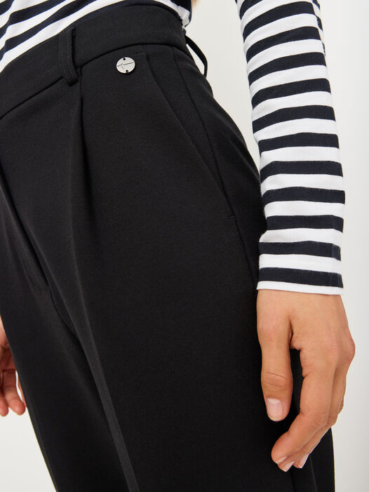 Chinobroek, Black Beauty, hi-res