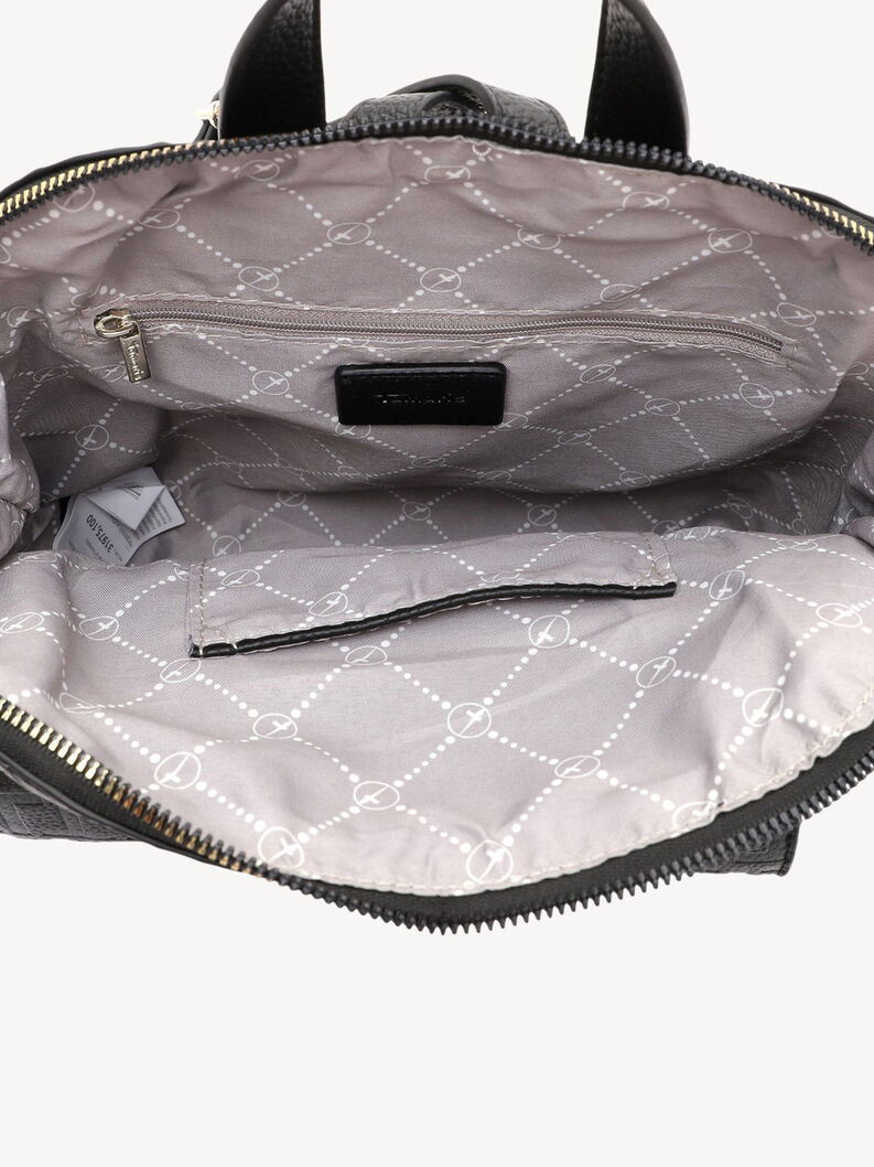 Wnętrze czarnego plecaka z szarą podszewką w wzory i kieszenią na zamek